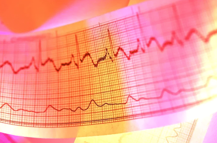 Sağlıkta yapay zeka kullanımı EKG’lerden röntgen yorumlamaya kadar birçok alanda kullanılıyor, doktorların yardımcısı haline geliyor.