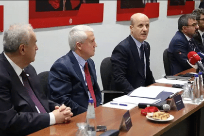 Yüksek Öğretim Kurulu Başkanı Özvar, bu yıl üniversitelerde yapay zekâ ile temaslı 10 civarında yeni program açmayı planladıklarını açıkladı.