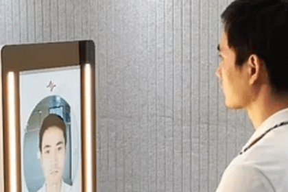 Yeni geliştirilen yapay zekâ güzellik aynası, yüzdeki kan akışını analiz ederek 100'den fazla sağlık parametresini ölçebiliyor ve kullanıcıları yüksek tansiyon, ateş, depresyon gibi sağlık belirtileri konusunda uyarabiliyor.